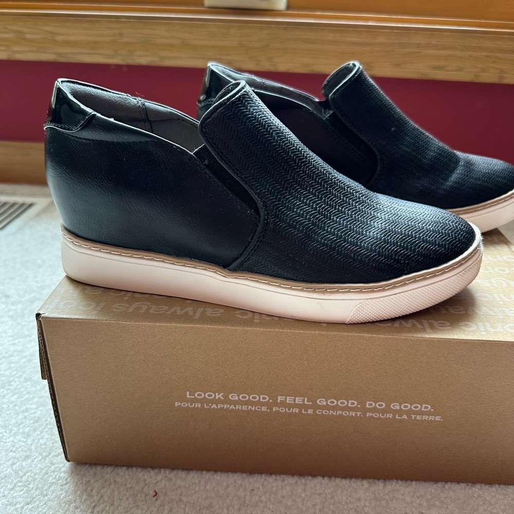 Dr. Scholl's Black Textured Slip-On Sneakers